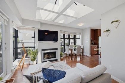 Photo 1 at 401 - 3673 W 11th Avenue, Kitsilano, Vancouver West
