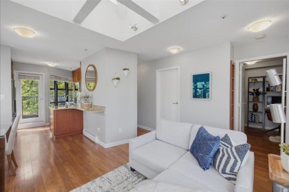 Photo 10 at 401 - 3673 W 11th Avenue, Kitsilano, Vancouver West