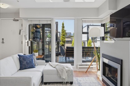 Photo 8 at 401 - 3673 W 11th Avenue, Kitsilano, Vancouver West