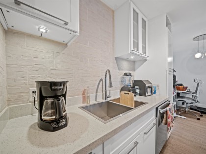 Photo 10 at 210 - 141 W 13th Street, Central Lonsdale, North Vancouver