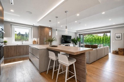 Photo 9 at 955 Forest Hills Drive, Edgemont, North Vancouver