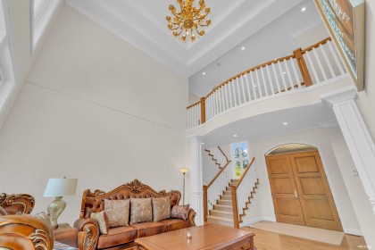 Photo 7 at 920 3rd Street, Cedardale, West Vancouver