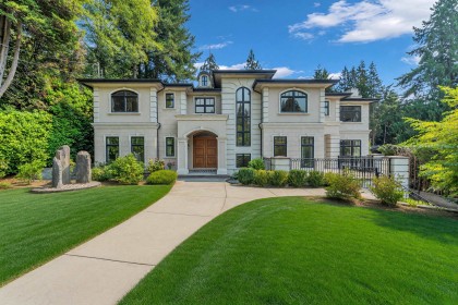 Photo 3 at 920 3rd Street, Cedardale, West Vancouver
