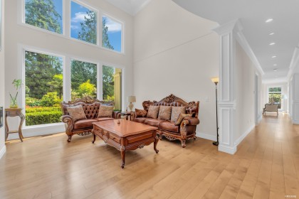 Photo 9 at 920 3rd Street, Cedardale, West Vancouver