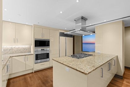 Photo 9 at 10 - 2250 Bellevue Avenue, Dundarave, West Vancouver