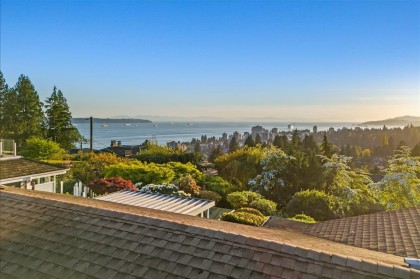 Photo 37 at 982 Braeside Street, Sentinel Hill, West Vancouver