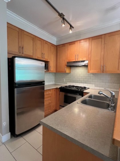 Photo 3 at 425 - 2083 W 33rd Avenue, Quilchena, Vancouver West