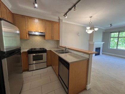 Photo 4 at 425 - 2083 W 33rd Avenue, Quilchena, Vancouver West