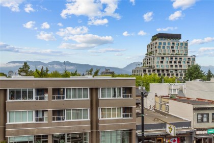 Photo 12 at 301 - 3788 W 10th Avenue, Point Grey, Vancouver West