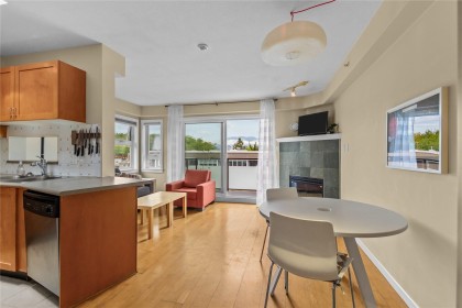 Photo 3 at 301 - 3788 W 10th Avenue, Point Grey, Vancouver West