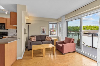 Photo 5 at 301 - 3788 W 10th Avenue, Point Grey, Vancouver West