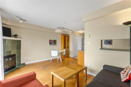 Photo 9 at 301 - 3788 W 10th Avenue, Point Grey, Vancouver West
