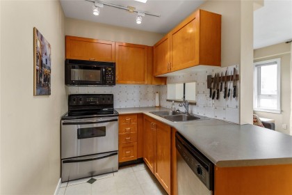 Photo 11 at 301 - 3788 W 10th Avenue, Point Grey, Vancouver West