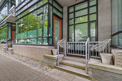Photo 5 at 38 Athletes Way, False Creek, Vancouver West