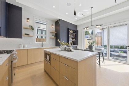 Photo 8 at 2 - 3708 W 18th Avenue, Dunbar, Vancouver West