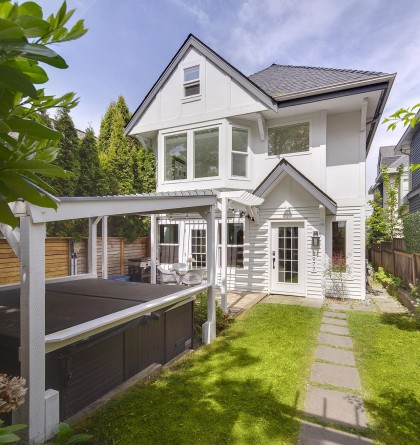Photo 1 at 2977 W 6th Avenue, Kitsilano, Vancouver West