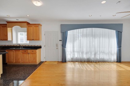 Photo 6 at 213 W 28th Street, Upper Lonsdale, North Vancouver