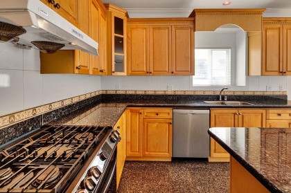 Photo 9 at 213 W 28th Street, Upper Lonsdale, North Vancouver