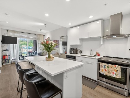 Photo 3 at 423 - 723 W 3rd Street, Harbourside, North Vancouver
