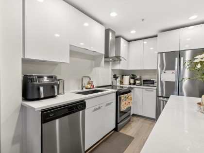 Photo 4 at 423 - 723 W 3rd Street, Harbourside, North Vancouver