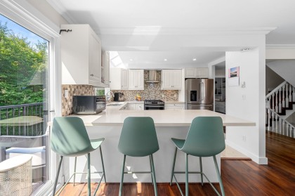 Photo 1 at 4 - 230 W 16th Street, Central Lonsdale, North Vancouver