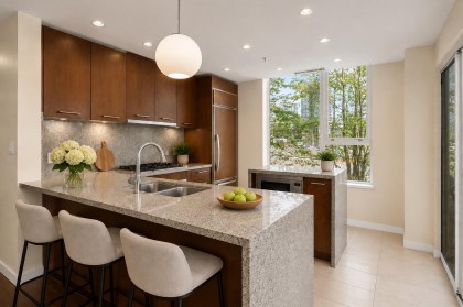 Photo 7 at 200 - 9 Smithe Mews, Yaletown, Vancouver West