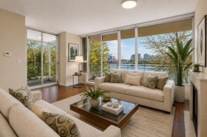 Photo 3 at 200 - 9 Smithe Mews, Yaletown, Vancouver West