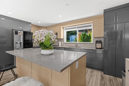 Photo 9 at 104 Bonnymuir Drive, Glenmore, West Vancouver