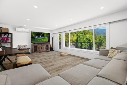 Photo 4 at 104 Bonnymuir Drive, Glenmore, West Vancouver