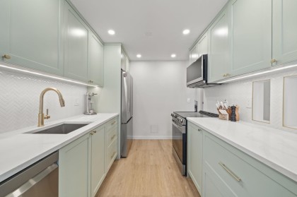 Photo 1 at 206 - 327 W 2nd Street, Lower Lonsdale, North Vancouver
