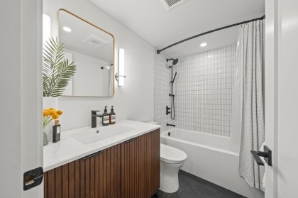 Photo 4 at 206 - 327 W 2nd Street, Lower Lonsdale, North Vancouver