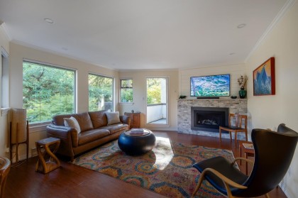 Photo 3 at 9 - 2015 W 3rd Avenue, Kitsilano, Vancouver West