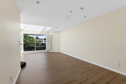 Photo 3 at 406 - 525 Wheelhouse Square, False Creek, Vancouver West