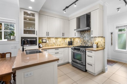 Photo 12 at 158 W 14th Avenue, Mount Pleasant VW, Vancouver West
