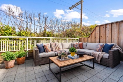 Photo 1 at 330 - 5790 East Boulevard, Kerrisdale, Vancouver West