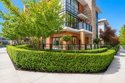 Photo 2 at 102 - 1055 Ridgewood Drive, Edgemont, North Vancouver