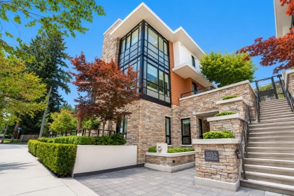 Photo 1 at 102 - 1055 Ridgewood Drive, Edgemont, North Vancouver