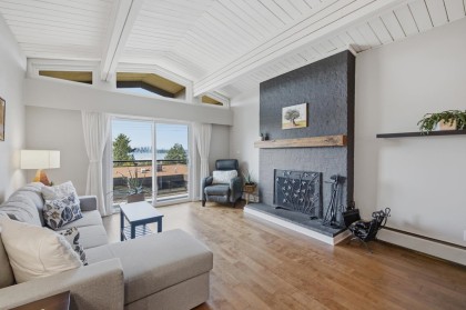 Photo 1 at 304 - 325 W 3rd Street, Lower Lonsdale, North Vancouver