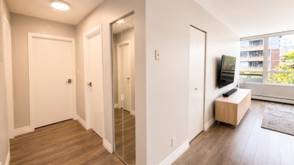 Photo 7 at 608 - 1228 Marinaside Crescent Street, Yaletown, Vancouver West