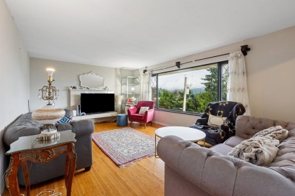 Photo 2 at 556 Ballantree Road, Glenmore, West Vancouver
