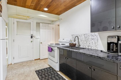 Photo 20 at 556 Ballantree Road, Glenmore, West Vancouver