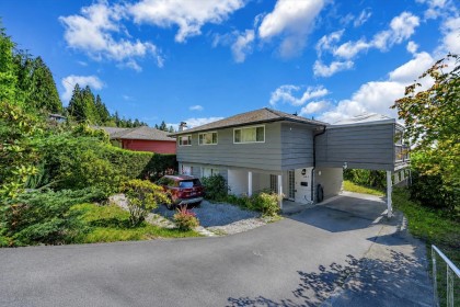 Photo 2 at 403 Newdale Court, Upper Delbrook, North Vancouver