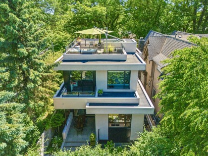 Photo 2 at 4001 W 32nd Avenue, Dunbar, Vancouver West