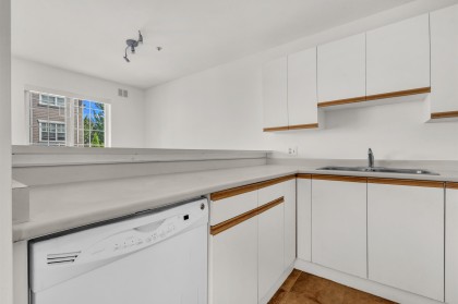 Photo 15 at 204 - 833 W 16th Avenue, Fairview VW, Vancouver West