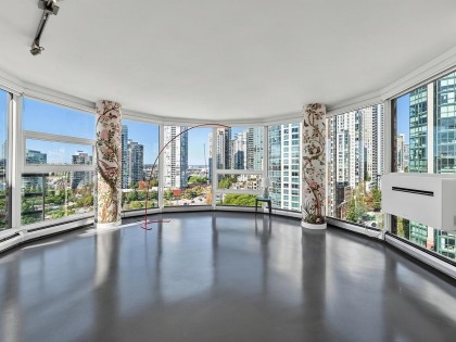 Photo 3 at 15C - 199 Drake Street, Yaletown, Vancouver West