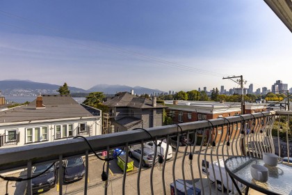 Photo 1 at 307 - 2335 York Avenue, Kitsilano, Vancouver West