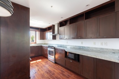 Photo 10 at 34 - 2375 W Broadway, Kitsilano, Vancouver West