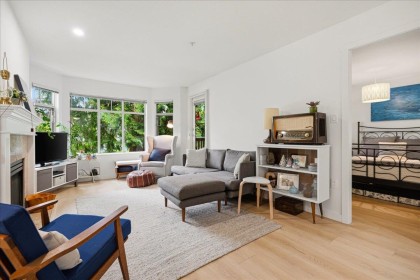 Photo 3 at 411 - 2059 Chesterfield Avenue, Central Lonsdale, North Vancouver