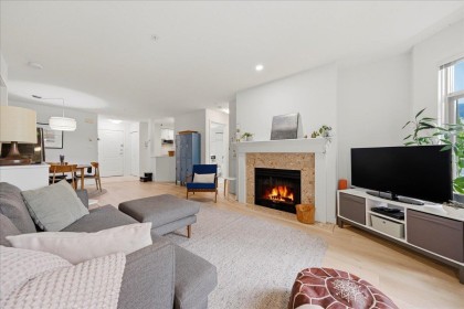 Photo 4 at 411 - 2059 Chesterfield Avenue, Central Lonsdale, North Vancouver