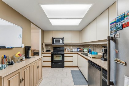 Photo 20 at 404 - 1470 Pennyfarthing Drive, False Creek, Vancouver West